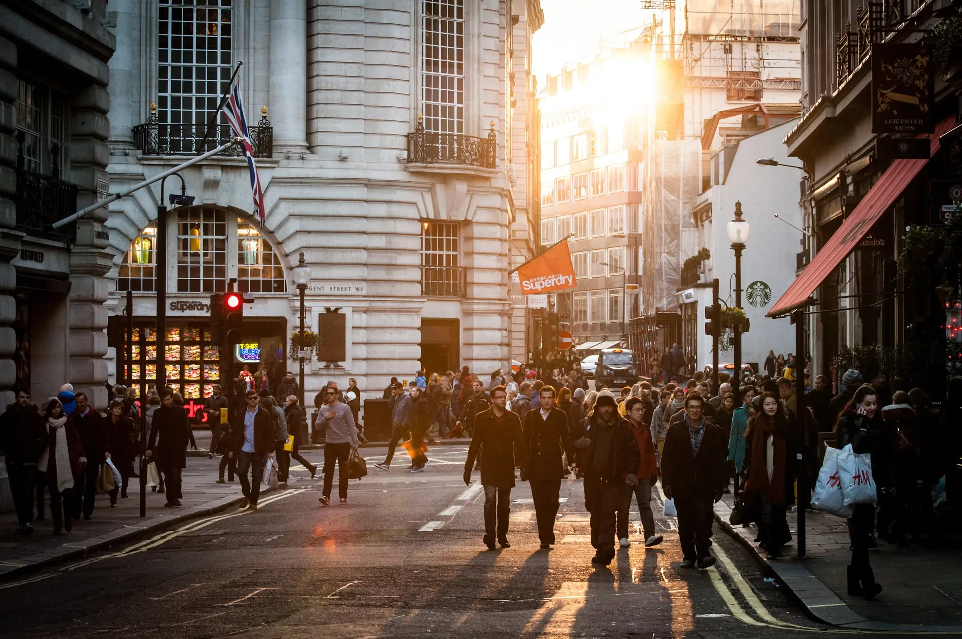 city-sunny-people-street